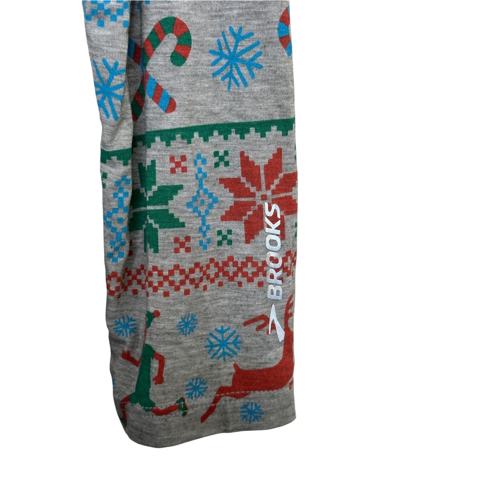 Brooks Long Sleeve Shirt Medium Grey Holiday Run Jolly Reindeer Elf 221365 - Picture 4 of 7